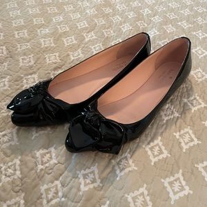 Black patent Kate Spade Flats. Twist in front.